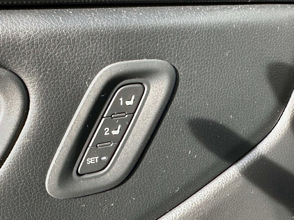 Used 2025 Honda Pilot Black Edition image 32