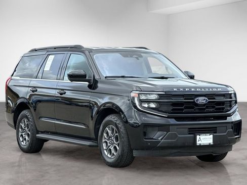 Used 2025 Ford Expedition Active AWD/4WD image 8
