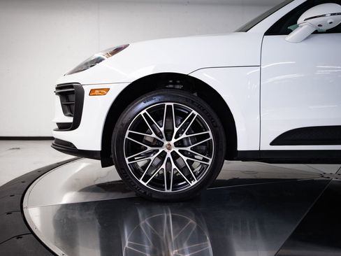 Certified 2026 Porsche Macan image 11