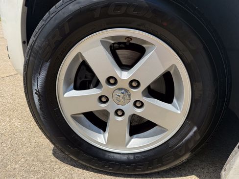 Used 2010 Dodge Grand Caravan SXT w/ Trailer Tow Group FWD image 34