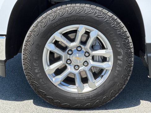 Used 2024 Chevrolet Silverado 1500 LT w/ Z71 Off-Road Package AWD/4WD image 34
