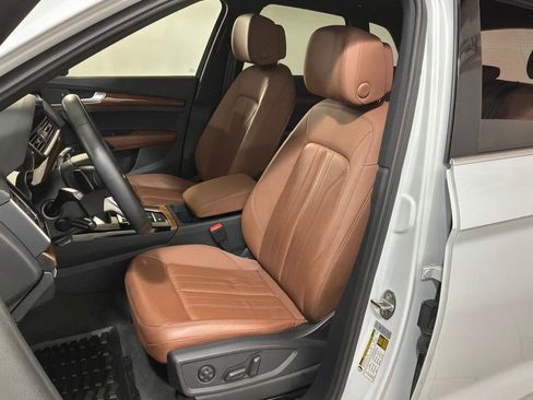 Used 2023 Audi Q5 2.0T Premium w/ Convenience Package image 7