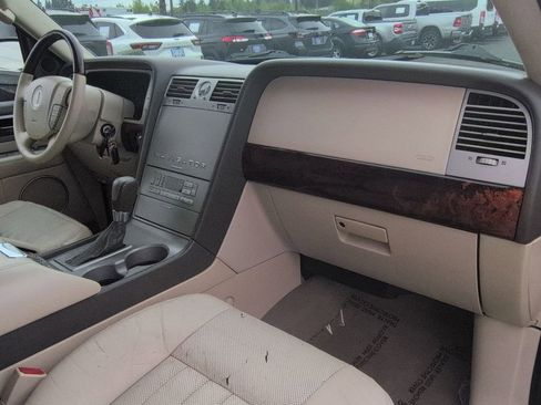 Used 2004 Lincoln Navigator Luxury AWD/4WD image 30