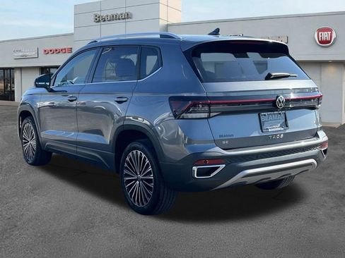 Used 2025 Volkswagen Taos SE FWD image 5