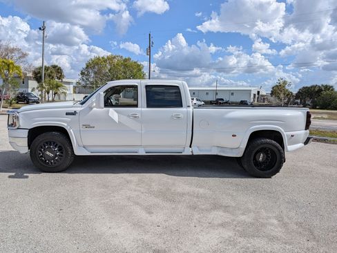 Used 2006 Chevrolet Silverado 3500 LT w/ Onstar Plus Package AWD/4WD image 7