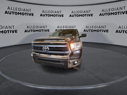 Used 2015 Toyota Tundra SR5 w/ SR5 Upgrade Package AWD/4WD image 5