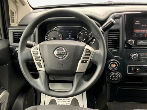 Used 2022 Nissan Titan SV image 8