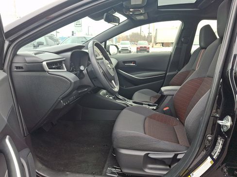 Used 2023 Toyota Corolla SE w/ SE Package image 13