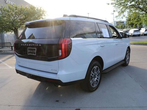 Used 2025 Ford Expedition Active AWD/4WD image 6