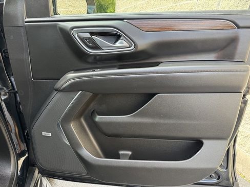 Used 2023 Chevrolet Suburban High Country w/ Advanced Technology Package image 25