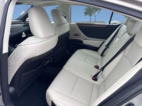 New 2025 Lexus ES 350 w/ Premium Package image 9