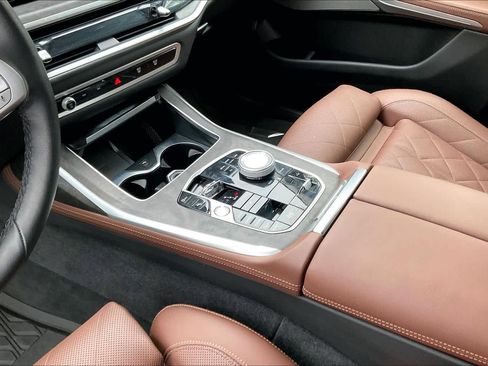 Used 2025 BMW X7 xDrive40i w/ Premium Package image 18