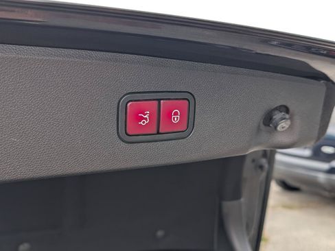 Used 2014 Mercedes-Benz E 350 Sedan image 9