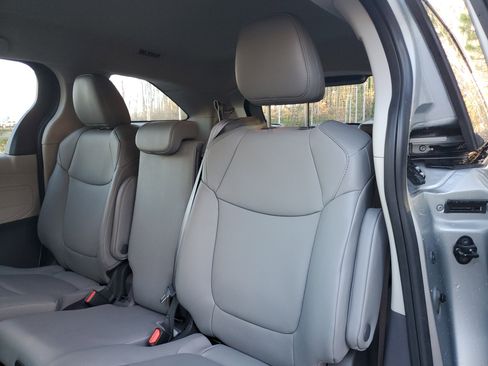 Used 2024 Toyota Sienna XLE image 14