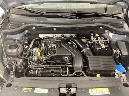 Used 2023 Volkswagen Taos SE w/ Panoramic Sunroof Package AWD/4WD image 17
