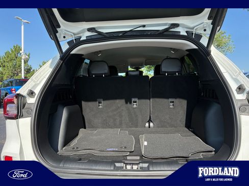 Used 2025 Ford Escape SE FWD image 32