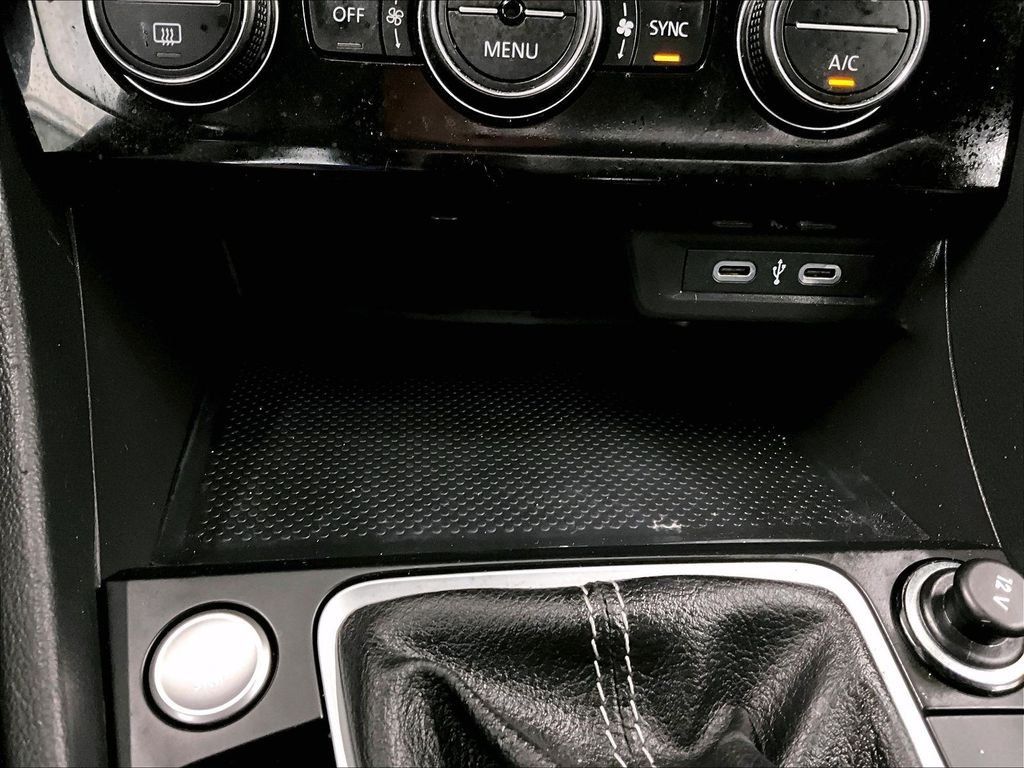 Used 2024 Volkswagen Jetta SE FWD image 26