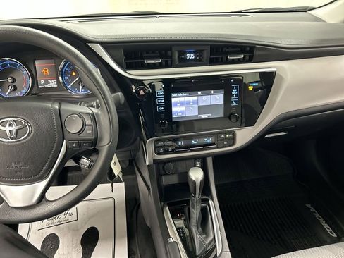 Used 2018 Toyota Corolla LE image 18