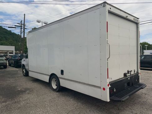 Used 2022 Ford E-450 and Econoline 450 Super Duty RWD image 4