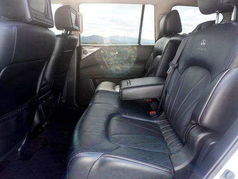 Used 2011 INFINITI QX56 4WD w/ Deluxe Touring Pkg image 17