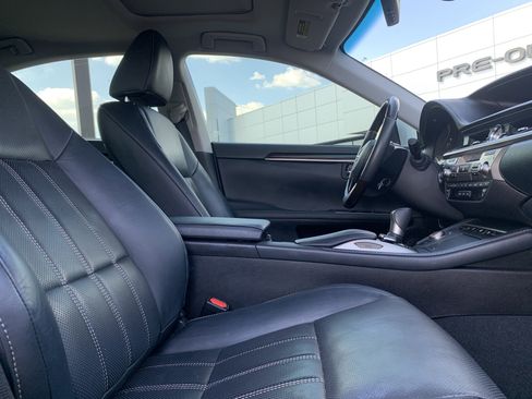 Used 2018 Lexus ES 350 w/ Luxury Package w/Wood Trim FWD image 35