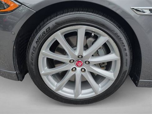 Used 2019 Jaguar XJ R-Sport RWD image 6