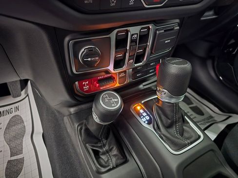 New 2025 Jeep Gladiator Mojave w/ Convenience Group image 30