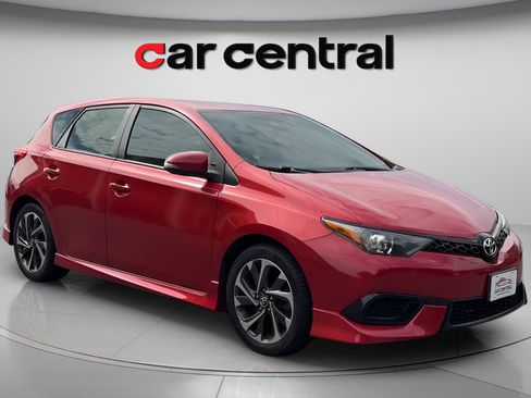 Used 2018 Toyota Corolla iM FWD image 7