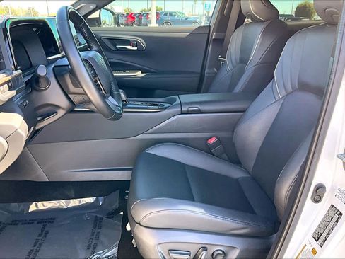 Used 2023 Toyota Crown Limited image 7