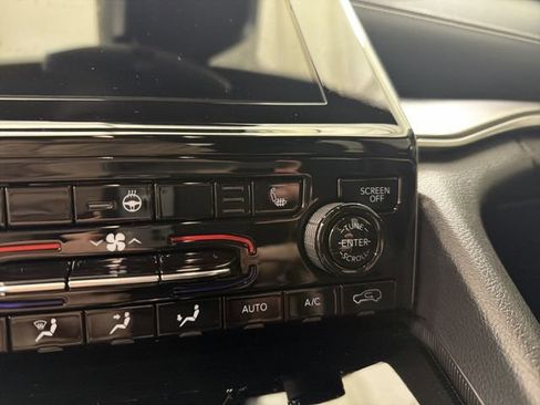 Used 2024 Jeep Grand Cherokee Altitude image 30