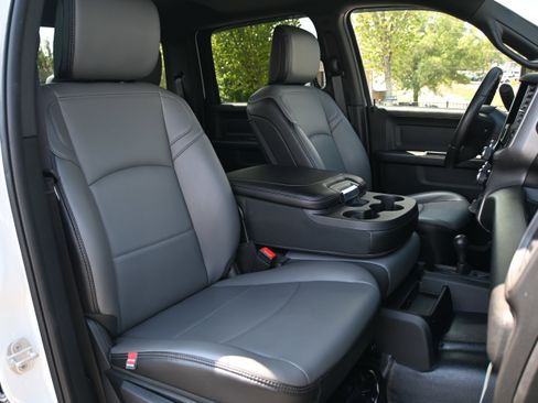 Used 2024 RAM 3500 Tradesman w/ Chrome Appearance Group image 19