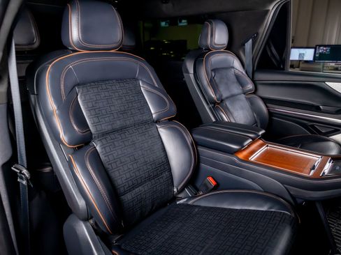 Used 2025 Lincoln Navigator L Black Label AWD/4WD image 27