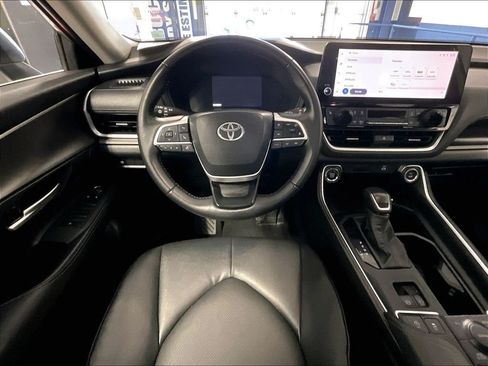 Certified 2025 Toyota Grand Highlander AWD image 18