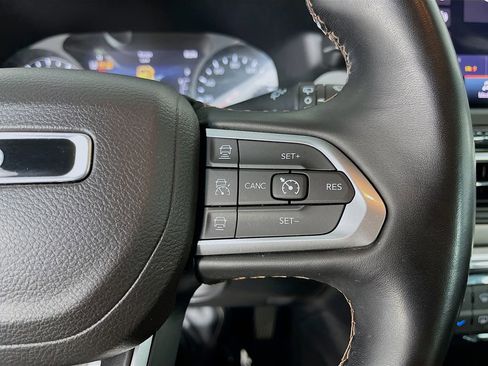 Used 2022 Jeep Compass Limited AWD/4WD image 16