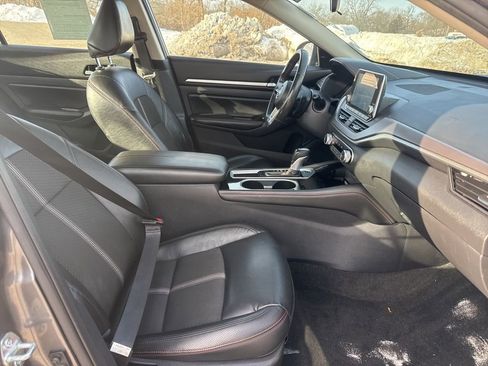 Used 2024 Nissan Altima 2.5 SR image 32