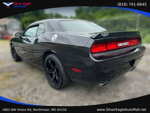 Used 2010 Dodge Challenger SRT8 w/ SRT Option Group II RWD image 5