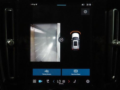 Used 2024 Volvo XC40 B5 Plus Dark w/ Climate Package image 30