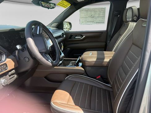 New 2026 GMC Yukon XL Denali Ultimate w/ LPO, Floor Liner Package AWD/4WD image 17