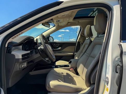 Used 2022 Lincoln Corsair AWD w/ Premium Package image 22