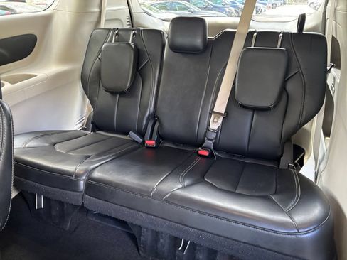 Used 2024 Chrysler Pacifica Touring-L FWD image 26