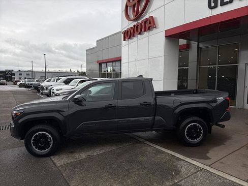 Certified 2024 Toyota Tacoma TRD Off-Road AWD/4WD image 4