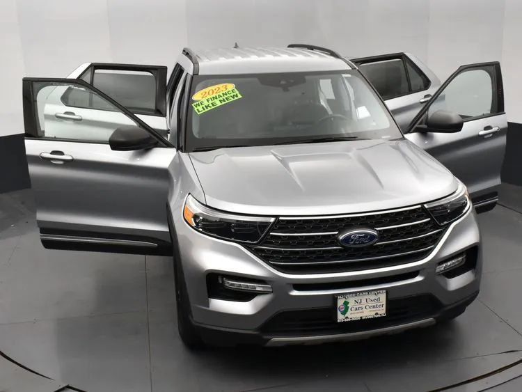 Used 2023 Ford Explorer XLT w/ Equipment Group 202A AWD/4WD image 10