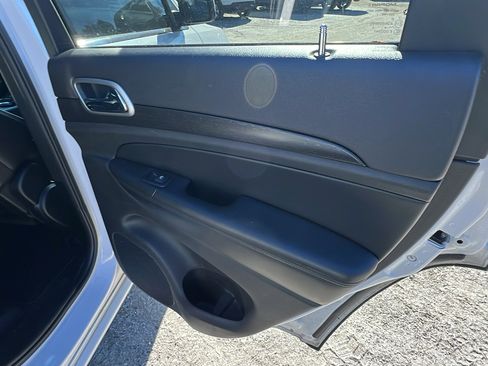 Used 2018 Jeep Grand Cherokee Altitude image 22