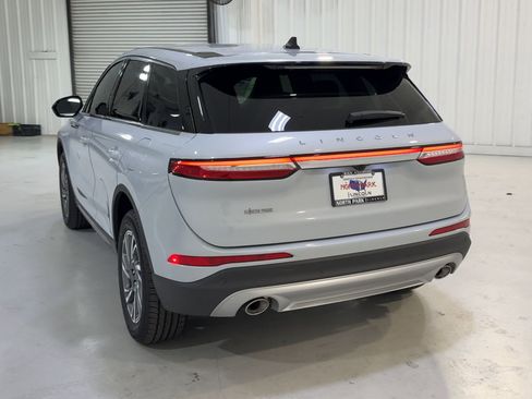 New 2026 Lincoln Corsair Premiere FWD image 8