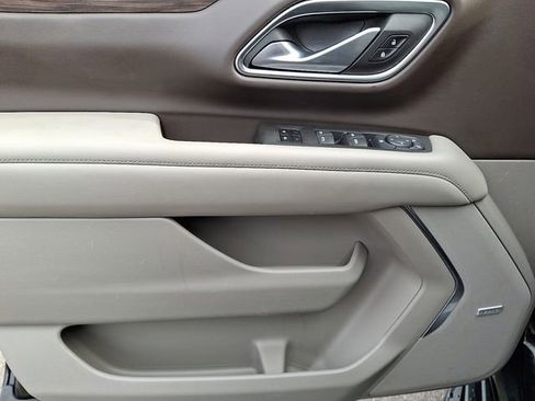 Used 2022 Chevrolet Suburban LT image 17