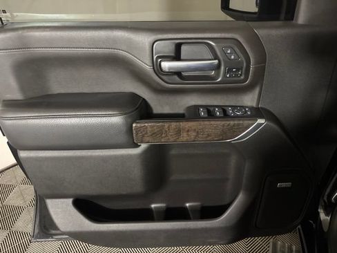 Used 2022 GMC Sierra 2500 Denali w/ Denali Black Diamond Edition AWD/4WD image 19