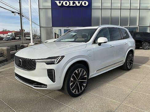 New 2026 Volvo XC90 T8 Ultra w/ Protection Package AWD/4WD image 3