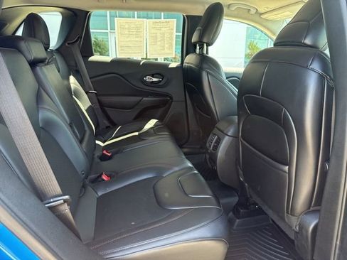 Used 2019 Jeep Cherokee Trailhawk w/ Cold Weather Group image 17