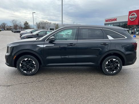 Certified 2024 Kia Sorento S image 4