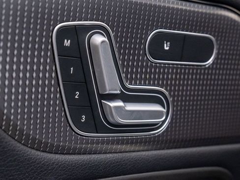 Used 2021 Mercedes-Benz GLB 250 4MATIC w/ Premium Package image 15